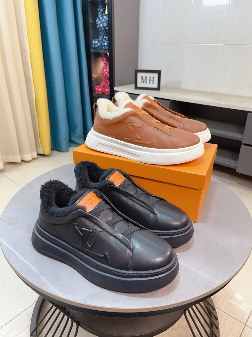 Men's men's shoes 💰500🌸🌸 LV styles are novel and fashionable, and the uppers are made of imported cowhide + LV special materials! Super trendy design! It’s eye-catching! The leather is soft, delicate, shiny and translucent, showing the ultimate handmade craftsmanship, and the fur lining is soft, comfortable and breathable! Size: 38-44